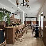 Alojamento de Acomodação e Pequeno-almoço Zajazd Zamkowy Krag Krąg