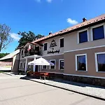 Zajazd Zamkowy Krag Alojamento de Acomodação e Pequeno-almoço 3*