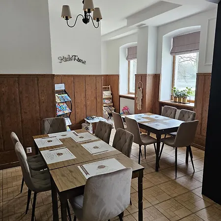 Zamkowy Bed & Breakfast 4*