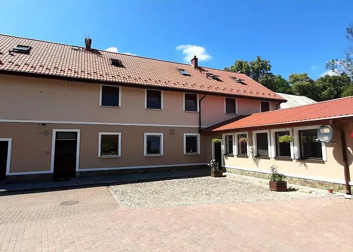 Zamkowy - Schlossgasthof Alojamento de Acomodação e Pequeno-almoço Krąg